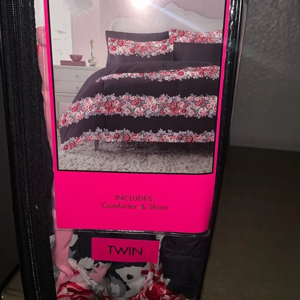 Brand New Black Rose Betsey Johnson Comforter Set